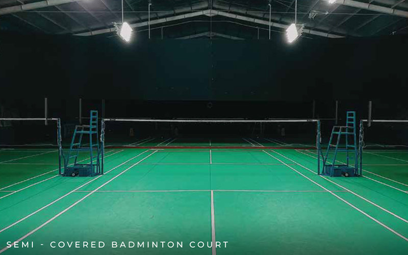 semicovered-badminton